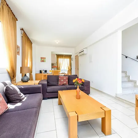 Amanda Villa Villa Pernera